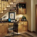 Gam cau thang dep, phong ve sinh duoi gam cau thang, khong gian cau thang, tu duoi gam cau thang